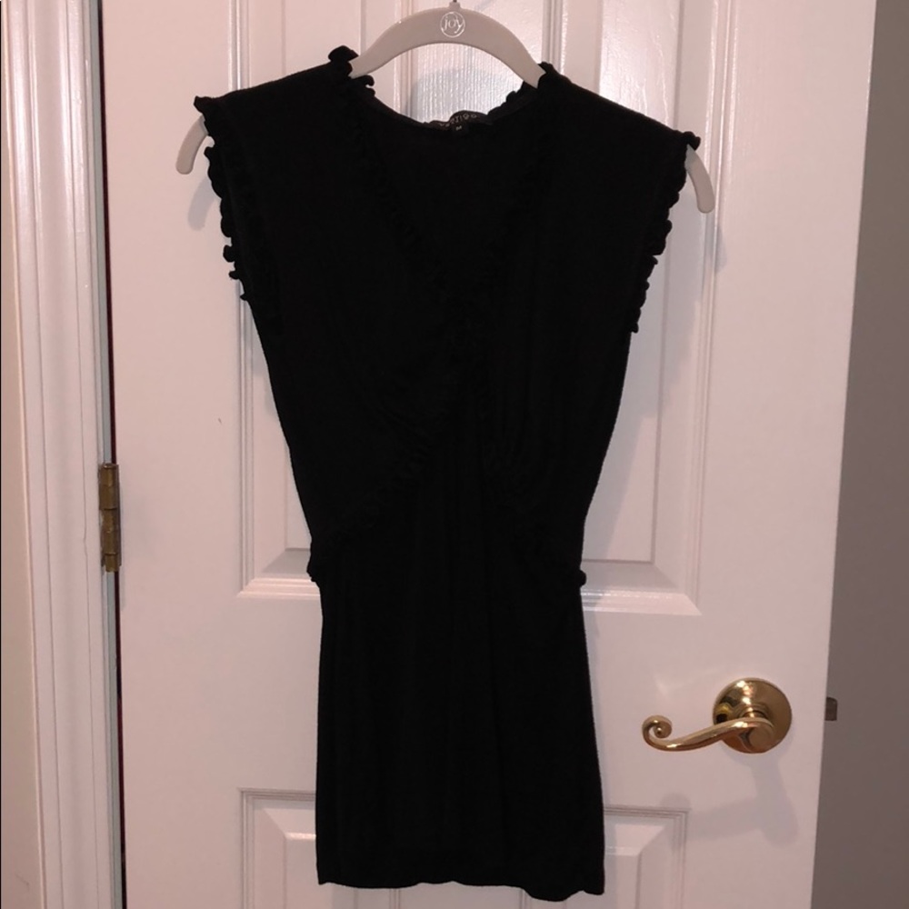Vertigo Paris Black sleeveless fitted top SZ. M